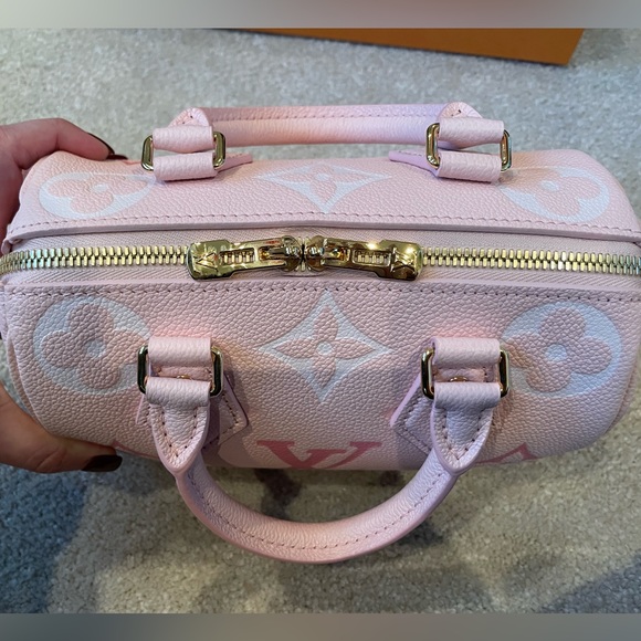 Louis Vuitton by the pool speedy 20 in pink - Picture 6 of 17